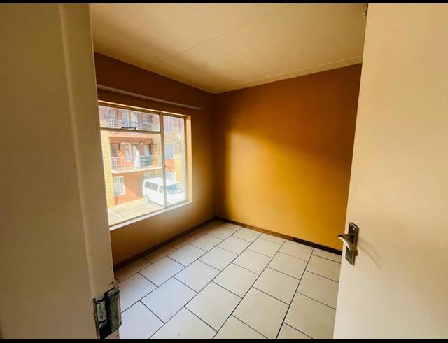 2 BEDROOM APARTMENT FOR SALE IN BRAAMFONTEIN